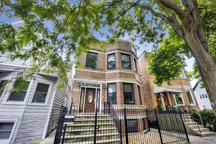 3237 N Leavitt ST, Chicago, IL 60618