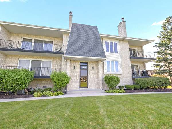 15719 Lake Hills CT #2N, Orland Park, IL 60462