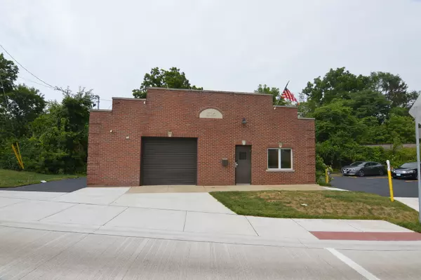 315 E South ST, Woodstock, IL 60098