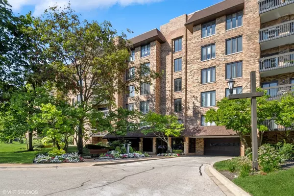 3900 Mission Hills RD #202, Northbrook, IL 60062