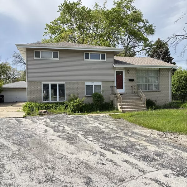 Glenview, IL 60025,137 Julie DR