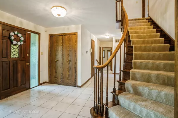 Schaumburg, IL 60173,243 Southwick LN