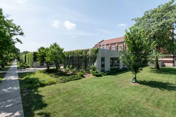 Chicago, IL 60620,8725 S May ST