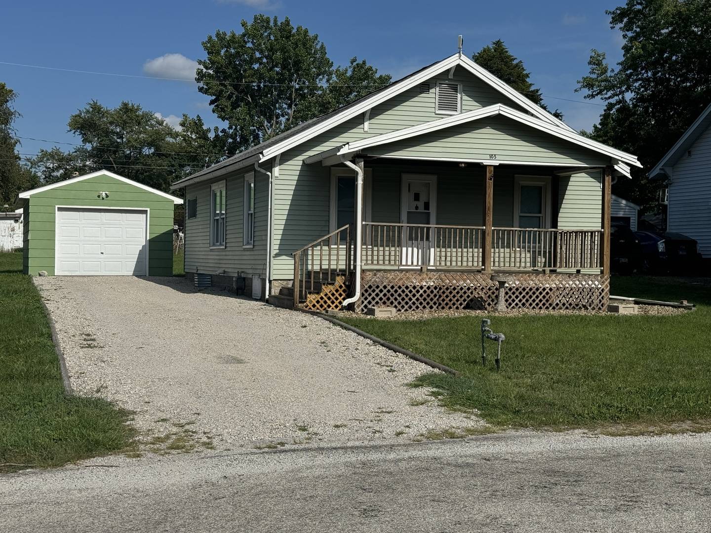 Clinton, IL 61727,105 S Sherman ST