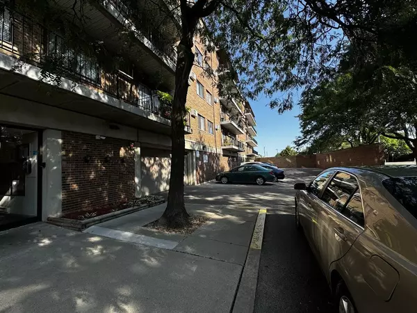 Chicago, IL 60707,2320 N NORDICA AVE #210D