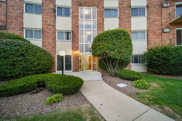 Oak Lawn, IL 60453,9724 S Karlov AVE #4-106