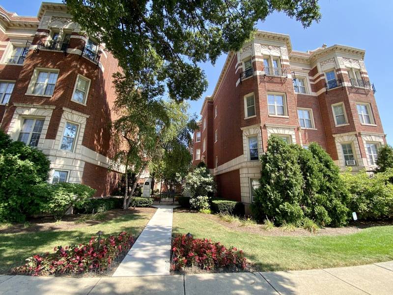 432 S Euclid AVE #2E, Oak Park, IL 60302