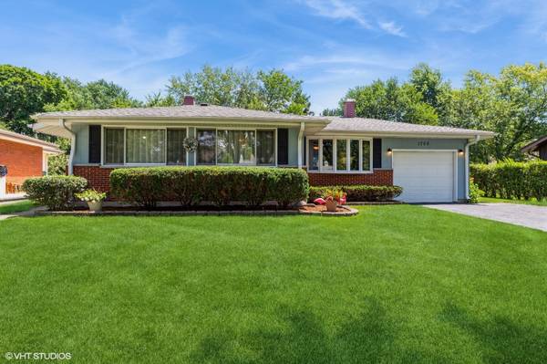 1705 N Walnut AVE, Arlington Heights, IL 60004