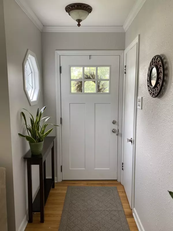 Des Plaines, IL 60018,2102 Laura LN