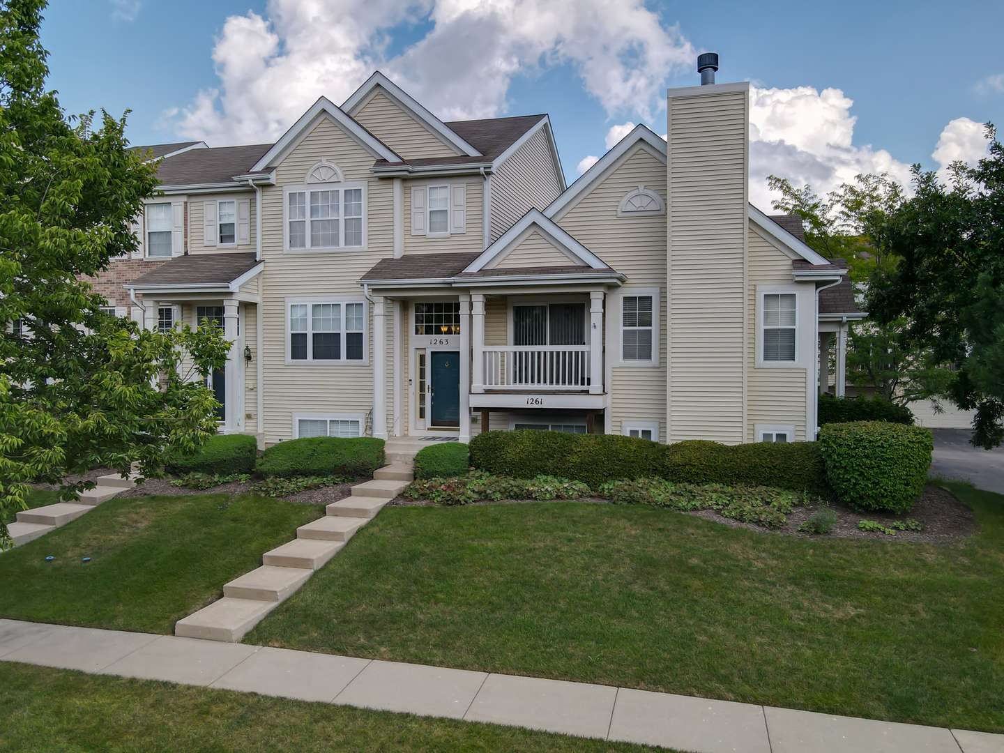 1263 Derry LN, Pingree Grove, IL 60140