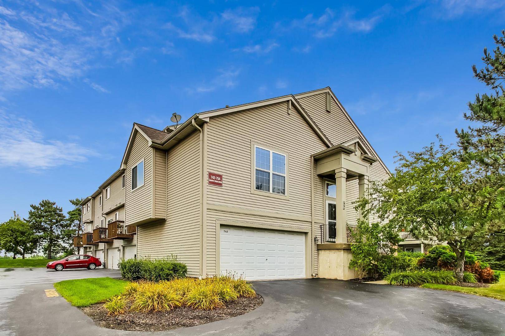 742 Cherry Creek DR, Grayslake, IL 60030