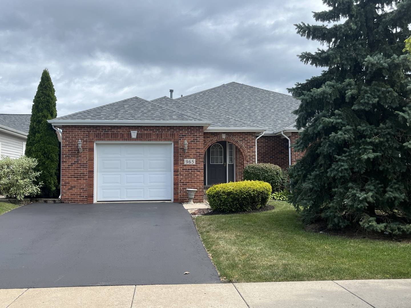 965 Keenan LN, Beecher, IL 60401
