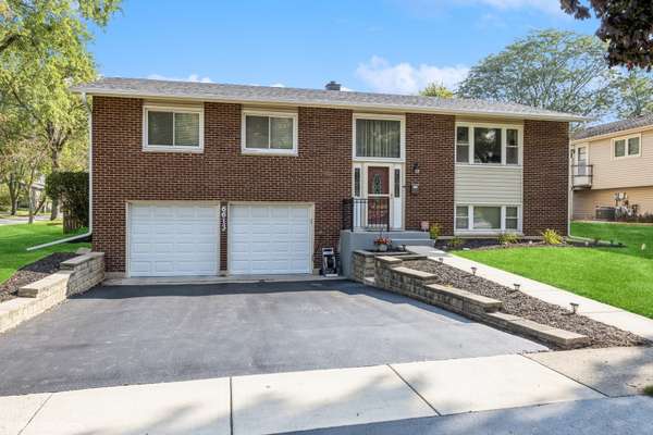6613 Westmoreland DR, Woodridge, IL 60517