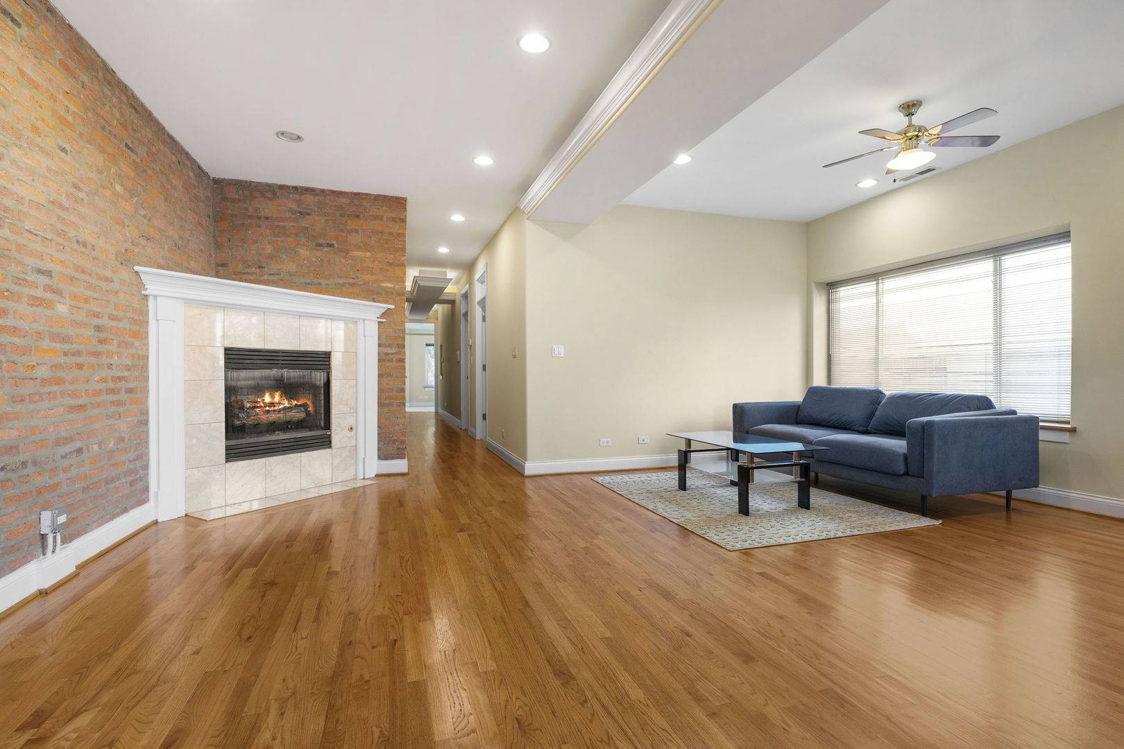 Chicago, IL 60653,842 E 40th ST #2W