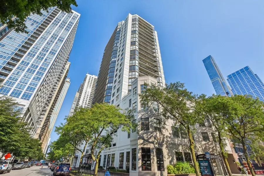 33 W Delaware PL #16D, Chicago, IL 60610