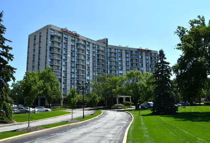 20 N Tower RD #4G, Oak Brook, IL 60523