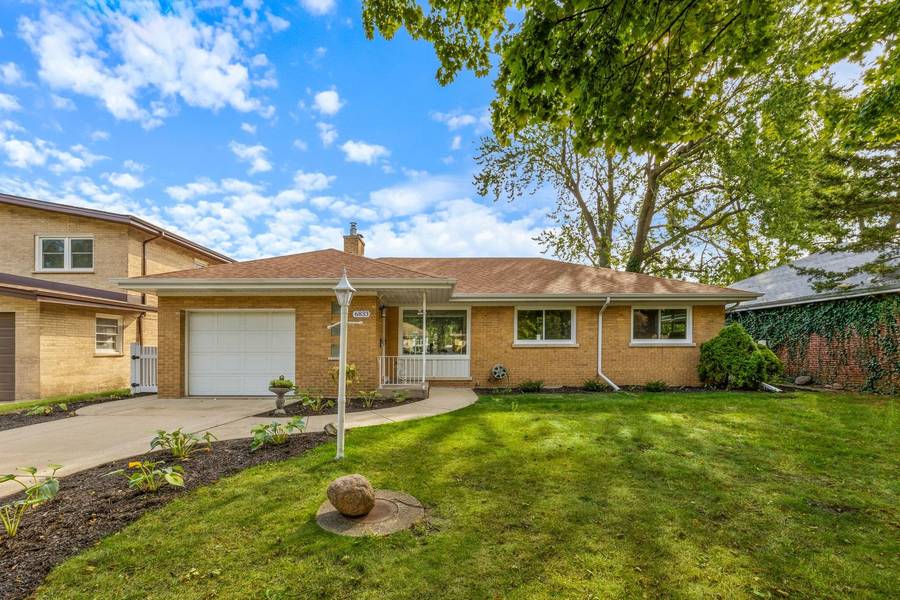 6833 N Keeler AVE, Lincolnwood, IL 60712