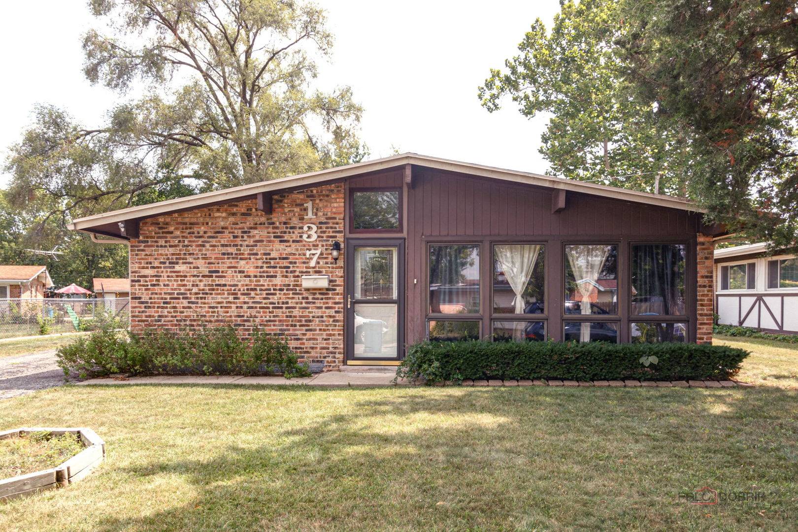 137 N Highview AVE, Addison, IL 60101