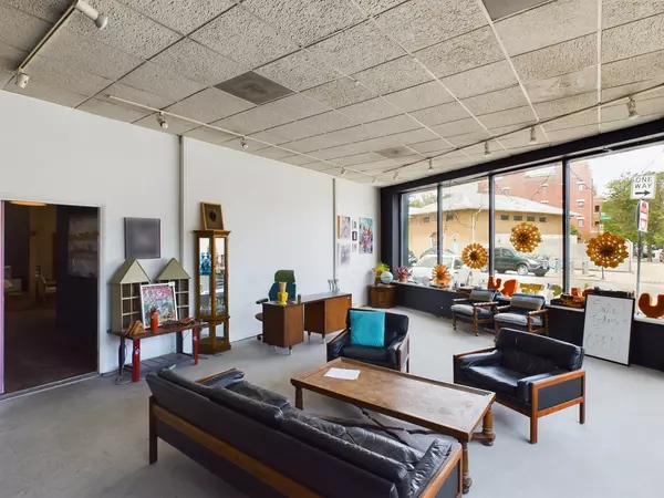 Chicago, IL 60613,3664 N Lincoln AVE