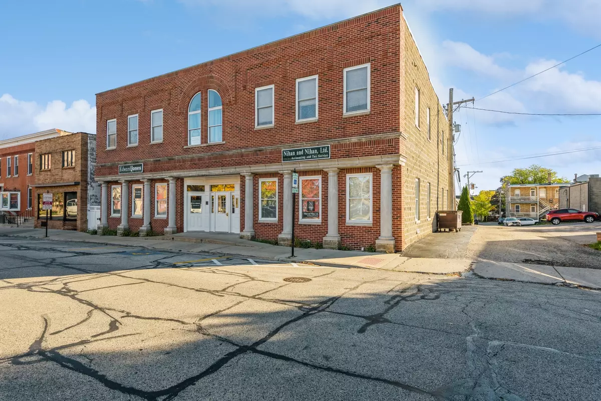Woodstock, IL 60098,211 Dean ST #1D