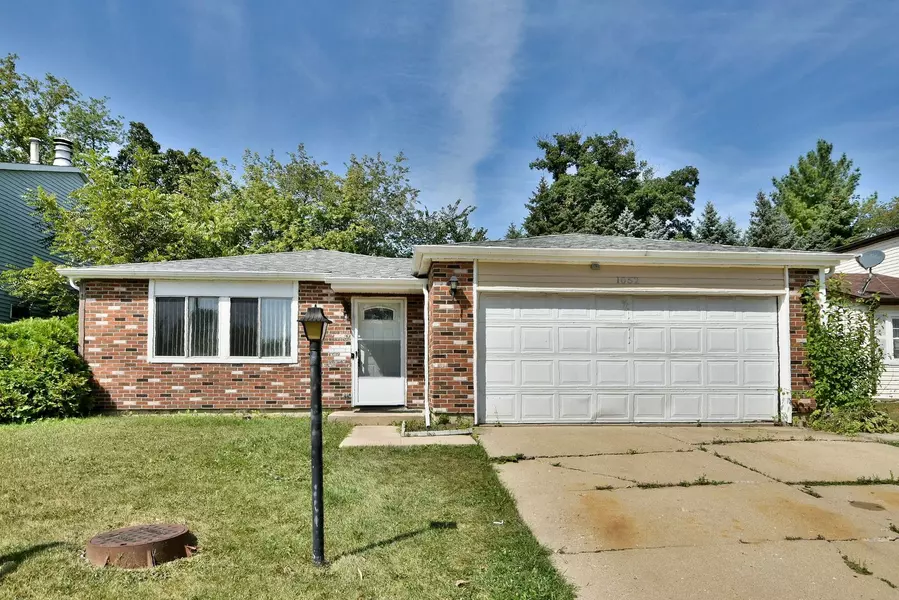 1052 Fulton DR, Streamwood, IL 60107