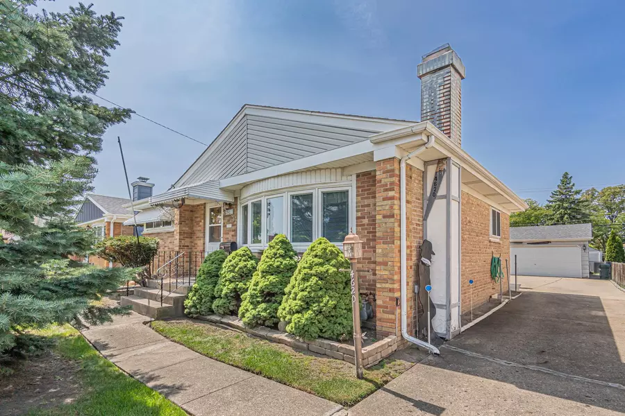 4620 Wesley TER, Schiller Park, IL 60176