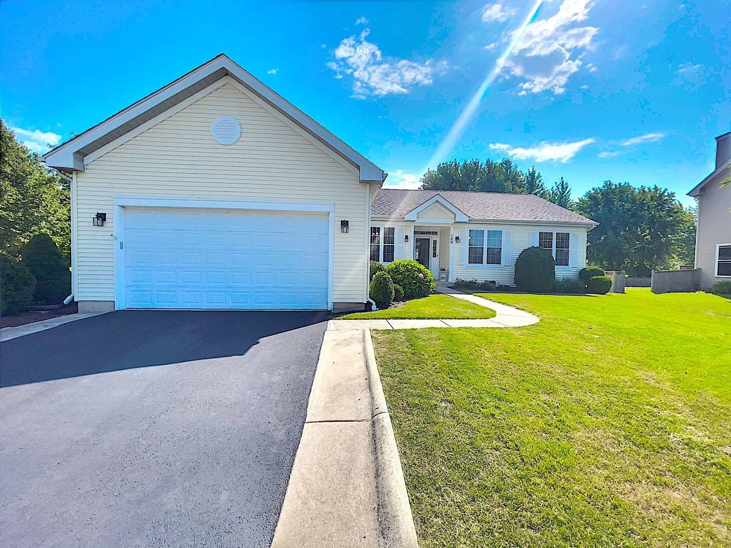 100 S Constitution DR,  Aurora,  IL 60506