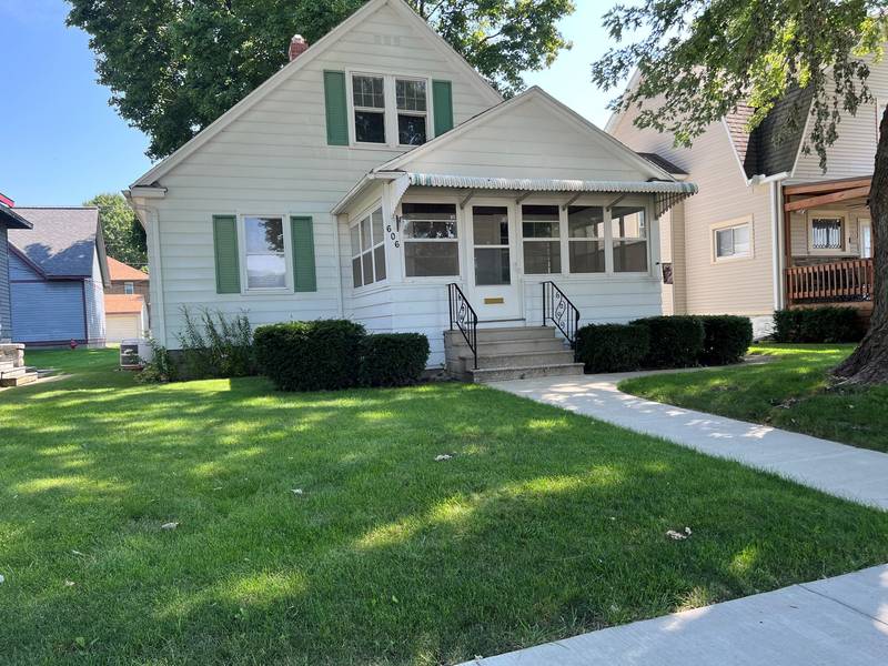 606 1st AVE, Sterling, IL 61081