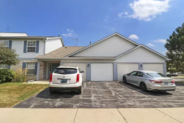 Round Lake Beach, IL 60073,1324 N Red Oak CIR #4