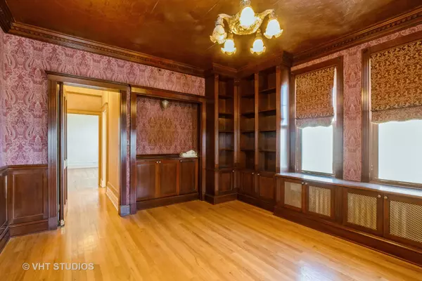 Chicago, IL 60615,5000 S East End AVE #10C