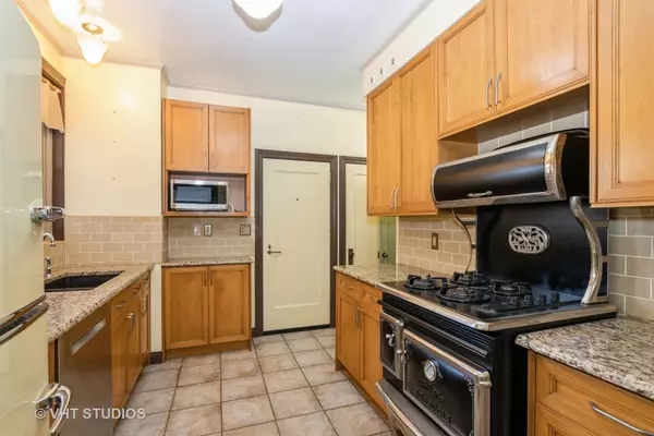 Chicago, IL 60615,5000 S East End AVE #10C