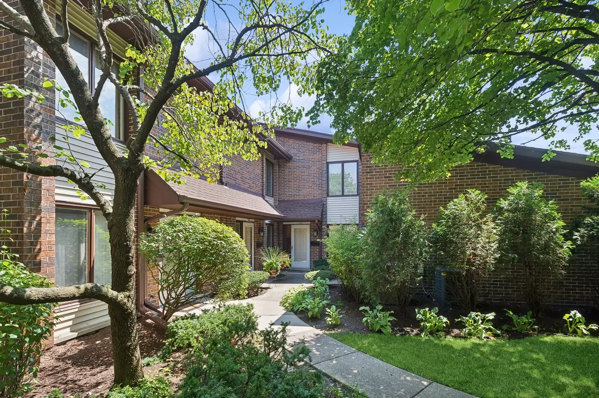 Highland Park, IL 60035,1065 Deerfield PL #1065