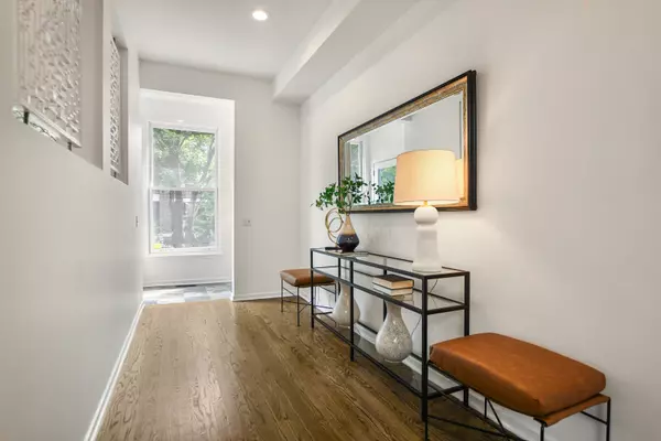 Chicago, IL 60614,2648 N Racine AVE