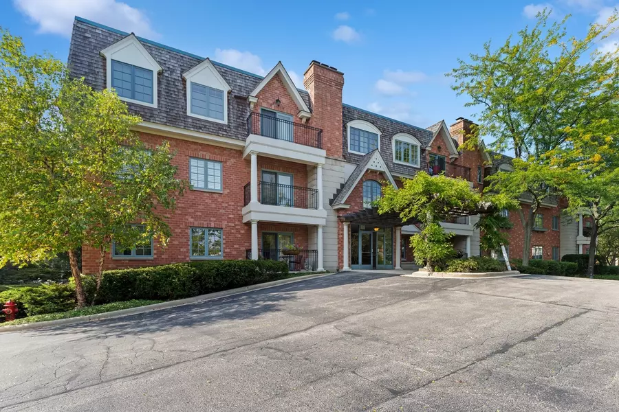 151 E Laurel AVE #206, Lake Forest, IL 60045