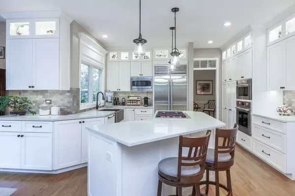 Glen Ellyn, IL 60137,880 Sheehan AVE