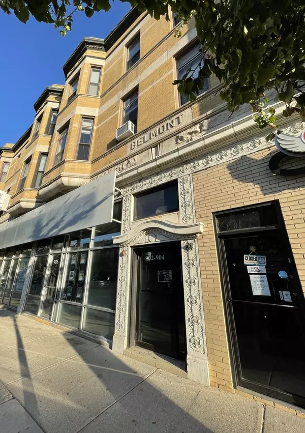 Chicago, IL 60657,906 W Belmont AVE