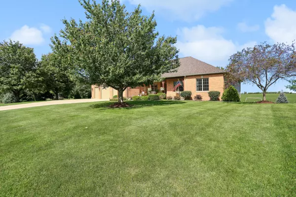 Monticello, IL 61856,2 Fieldcrest DR