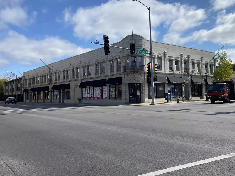 801 N Harlem AVE, Oak Park, IL 60302