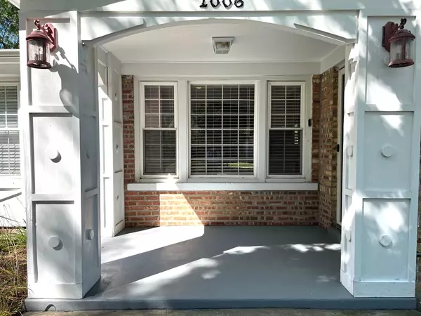 Arlington Heights, IL 60004,1006 N Chicago AVE