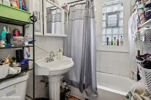 Chicago, IL 60639,2031 N Karlov AVE