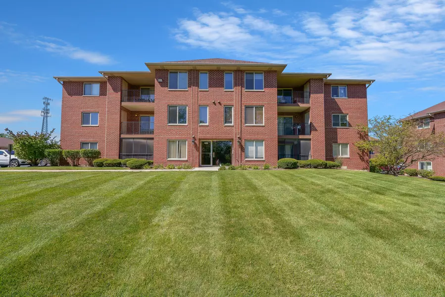 6955 Heritage CIR #3-2D, Orland Park, IL 60462