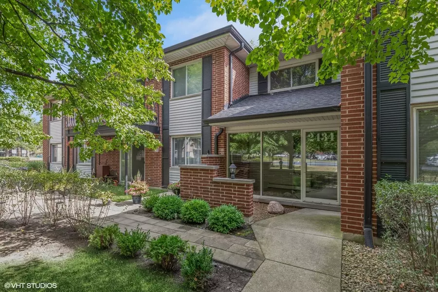 2434 E Brandenberry CT #2D, Arlington Heights, IL 60004