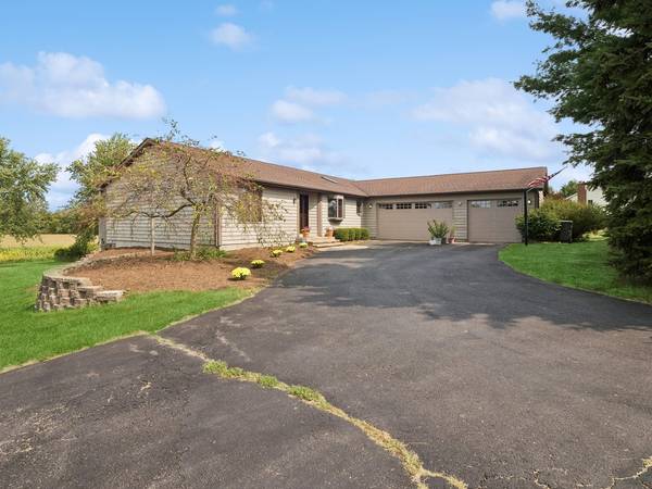 42W926 Bahr RD, Hampshire, IL 60140