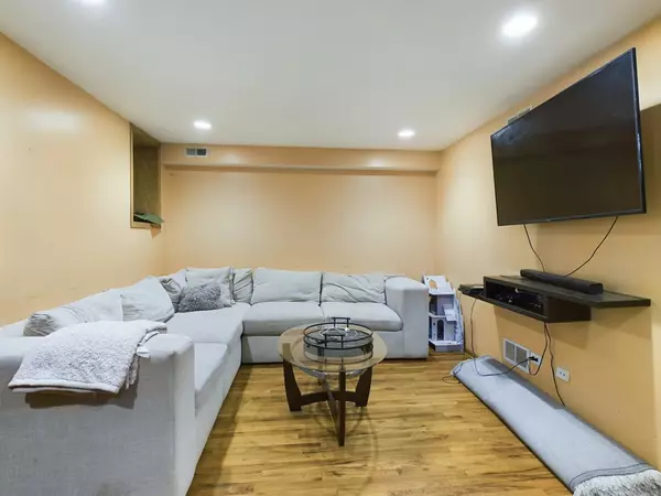 Chicago, IL 60615,4837 S Forrestville AVE #G