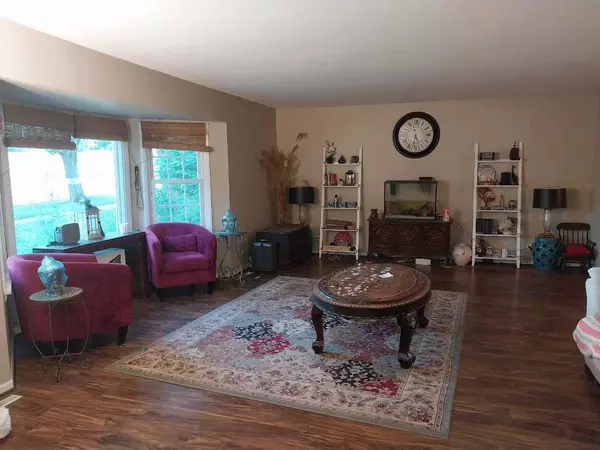Libertyville, IL 60048,717 S 4th AVE