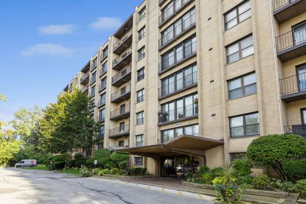 4601 W Touhy AVE #803, Lincolnwood, IL 60712