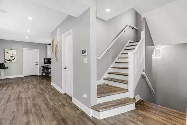 Chicago, IL 60617,8114 S Luella AVE