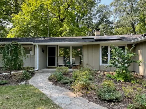 8 Elsinoor DR, Lincolnshire, IL 60069