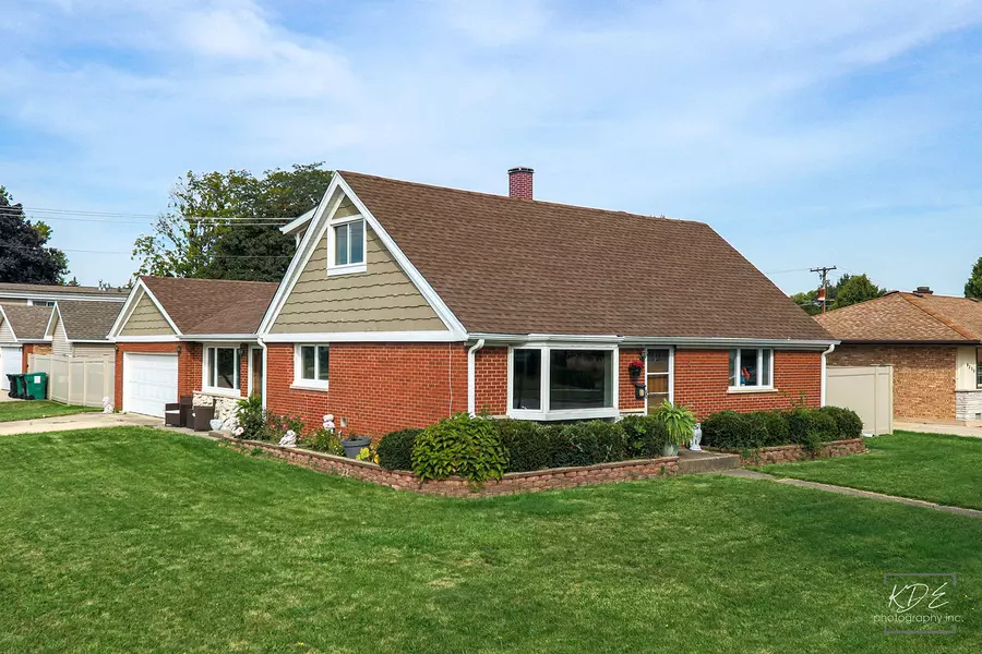 9236 Pembroke LN, Bridgeview, IL 60455