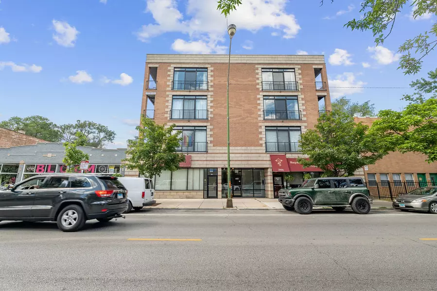 2306 W Touhy AVE #204, Chicago, IL 60645